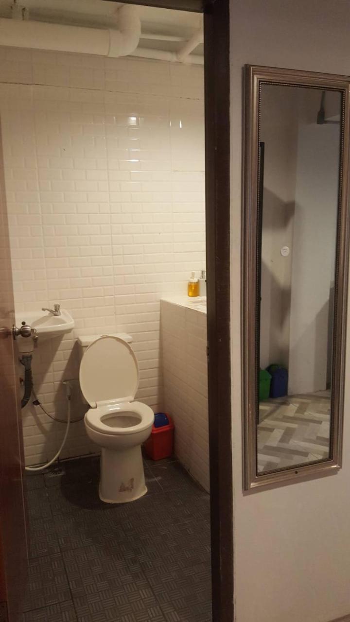 Js Mansion Hotell Bangkok Exteriör bild