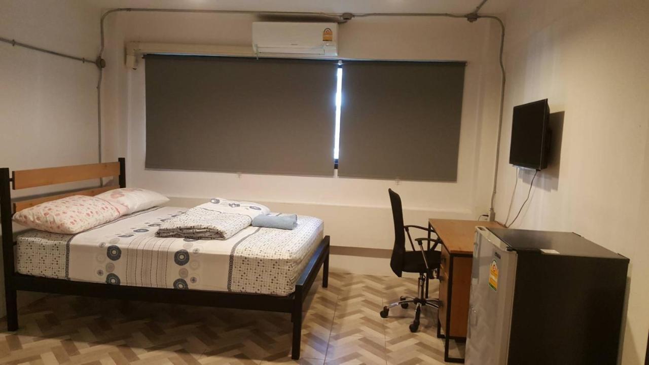 Js Mansion Hotell Bangkok Exteriör bild