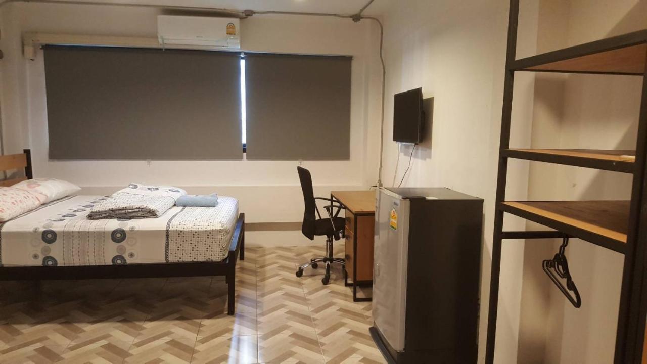 Js Mansion Hotell Bangkok Exteriör bild